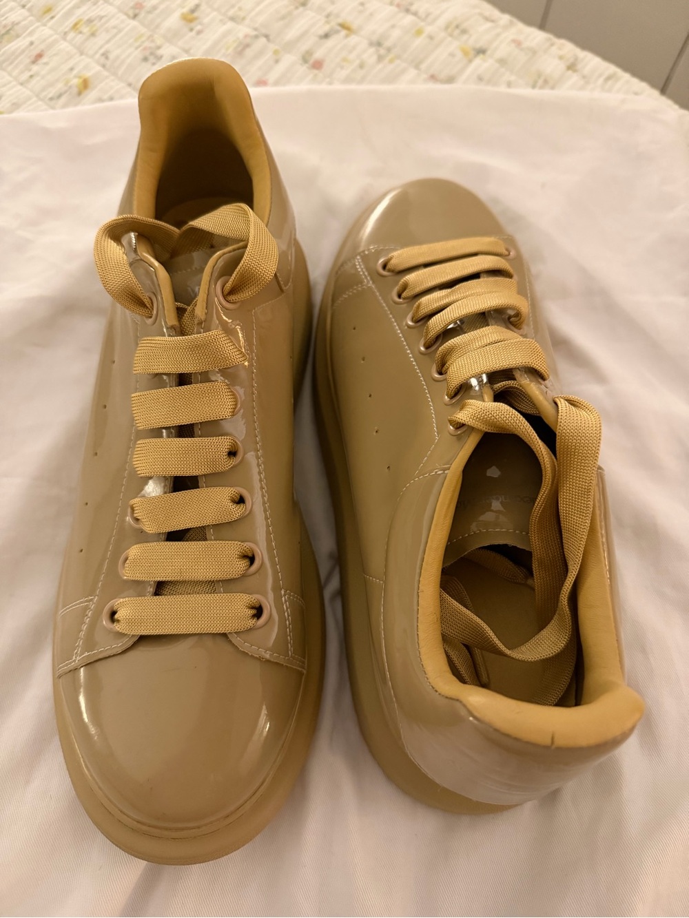 Men's Casual Patent Leather Sneakers in Beige